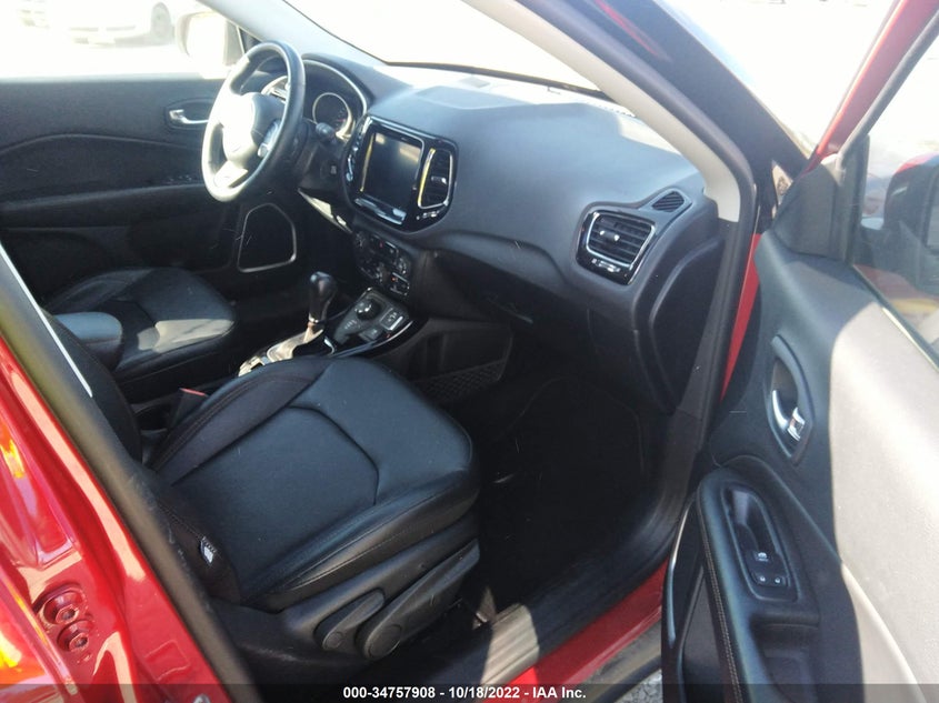 VIN: 3C4NJDCB8KT673941 2019 JEEP COMPASS LIMITED
