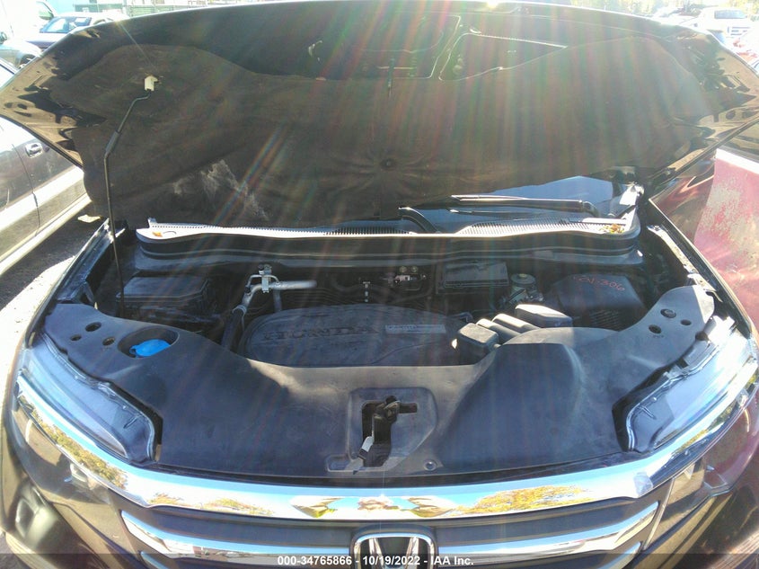 VIN 5FNYF6H51JB008261 2018 HONDA PILOT EX-L