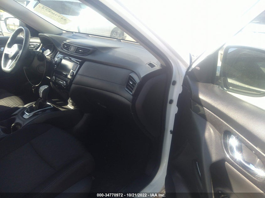 VIN KNMAT2MT9JP557493 2018 NISSAN ROGUE SV