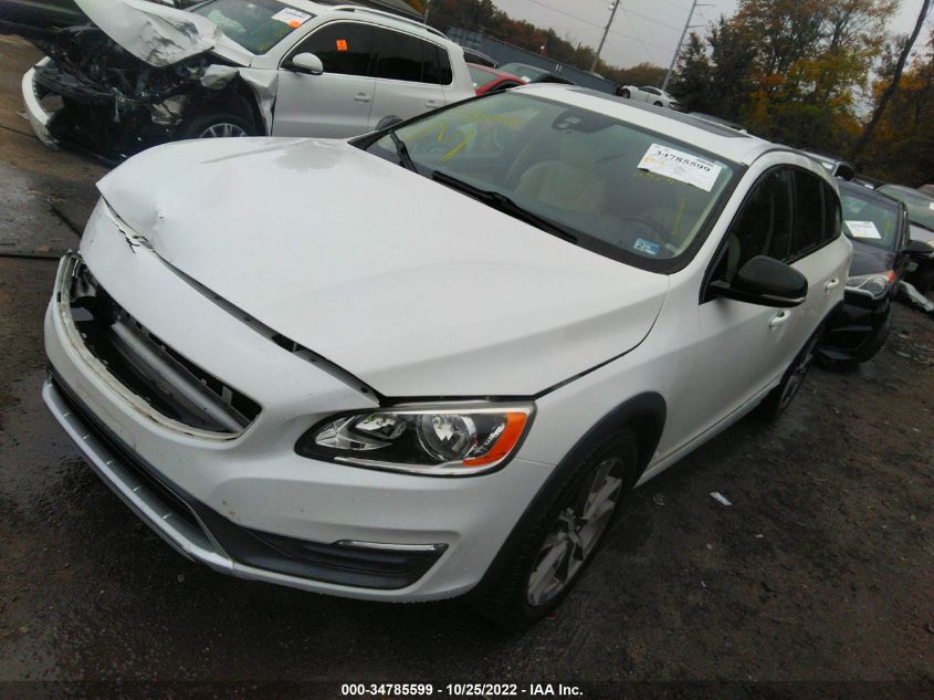 2015 VOLVO V60 CROSS COUNTRY T5 - YV4612HK1F1000887