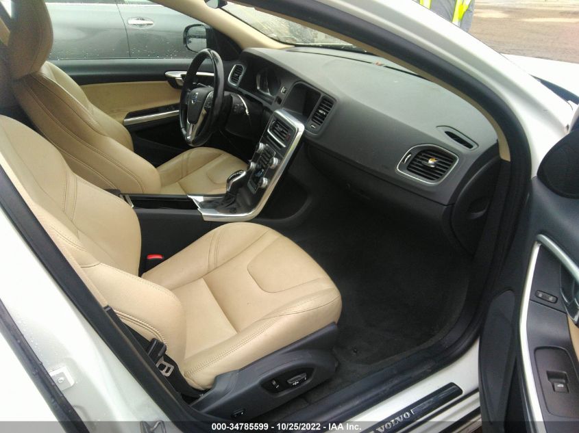 2015 VOLVO V60 CROSS COUNTRY T5 - YV4612HK1F1000887