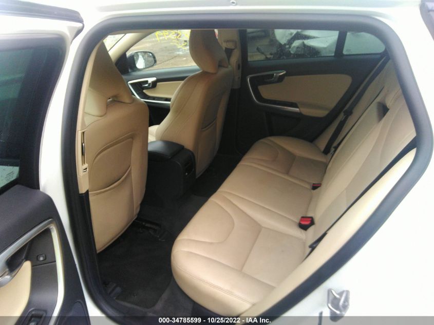 2015 VOLVO V60 CROSS COUNTRY T5 - YV4612HK1F1000887