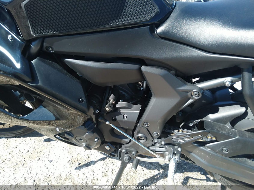 VIN JYARM38E7NA003469 2022 YAMAHA YZFR7