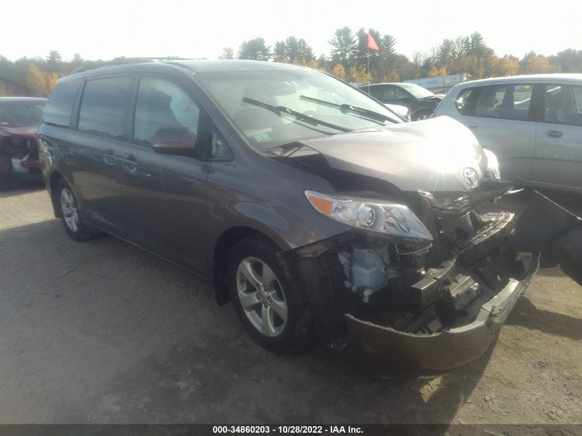 5TDKZ3DC6HS810388 2017 TOYOTA SIENNA - Image 1