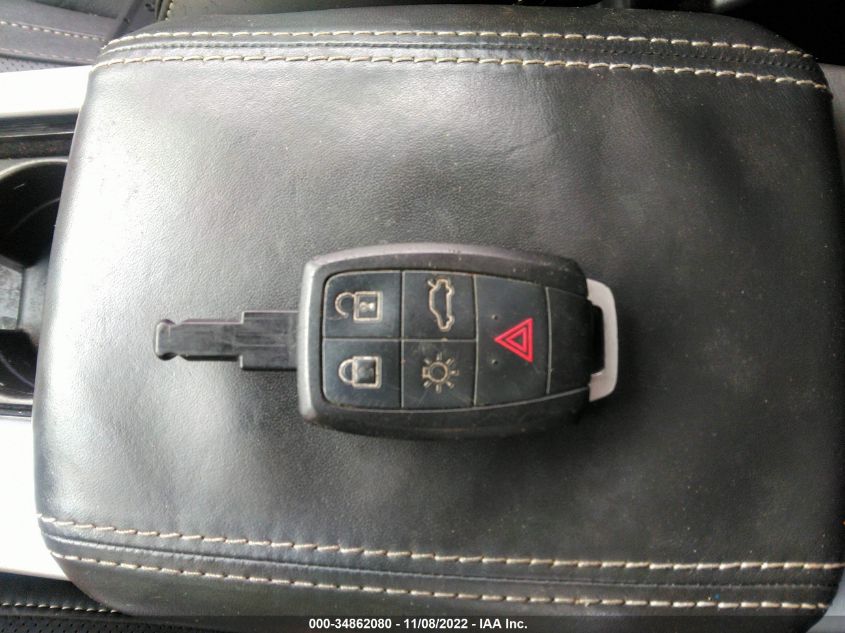 2013 VOLVO C70 T5 YV1672MC1DJ137027