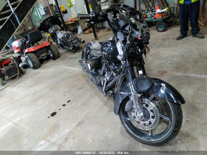 1HD1PXF13HB955592 HARLEY-DAVIDSON FLHXSE CVO STREET GLIDE 2017