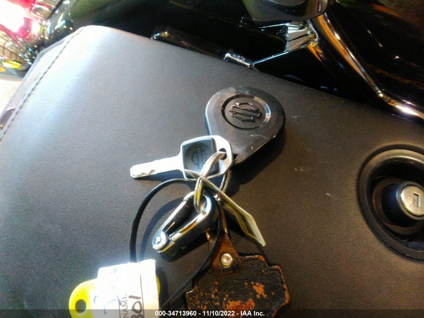 2019 HARLEY-DAVIDSON FLHCS 1HD1YBK22KB045180