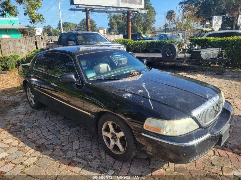 2011 Lincoln Town car black vin: 2LNB18CVXBX764881