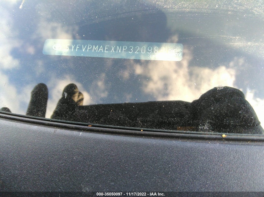 VIN 5YFVPMAEXNP320989 2022 TOYOTA COROLLA LE
