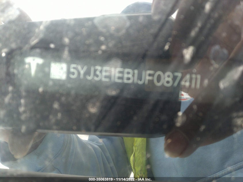 VIN 5YJ3E1EB1JF087411 2018 TESLA MODEL 3 LONG RANGE