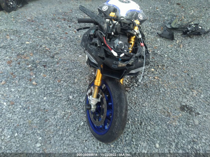 2020 YAMAHA YZFR1M JYARN67E9LA000361