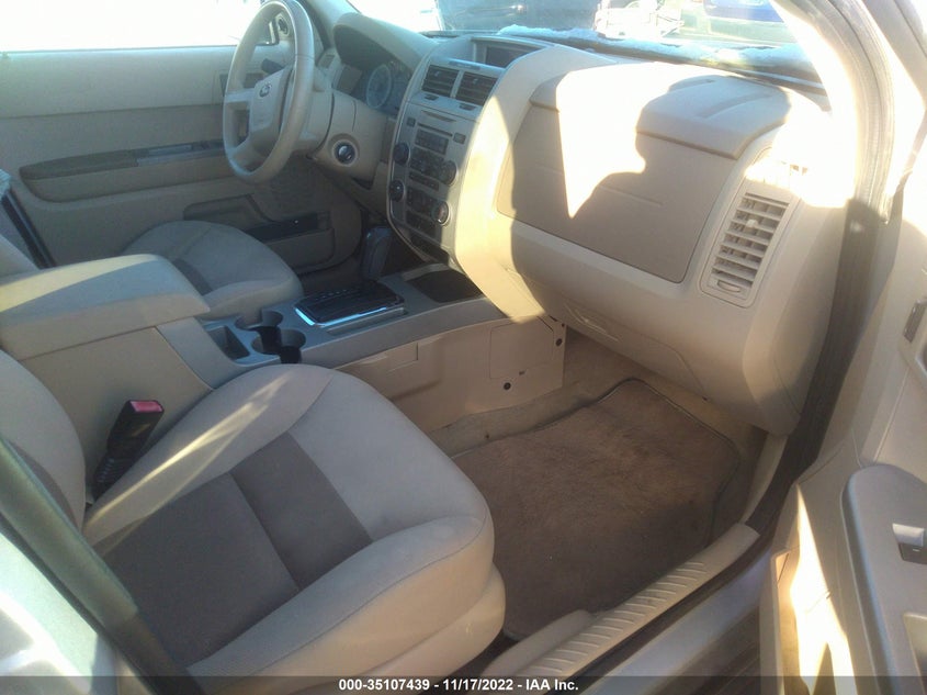 2008 FORD ESCAPE VIN: 1FMCU93118KB68431