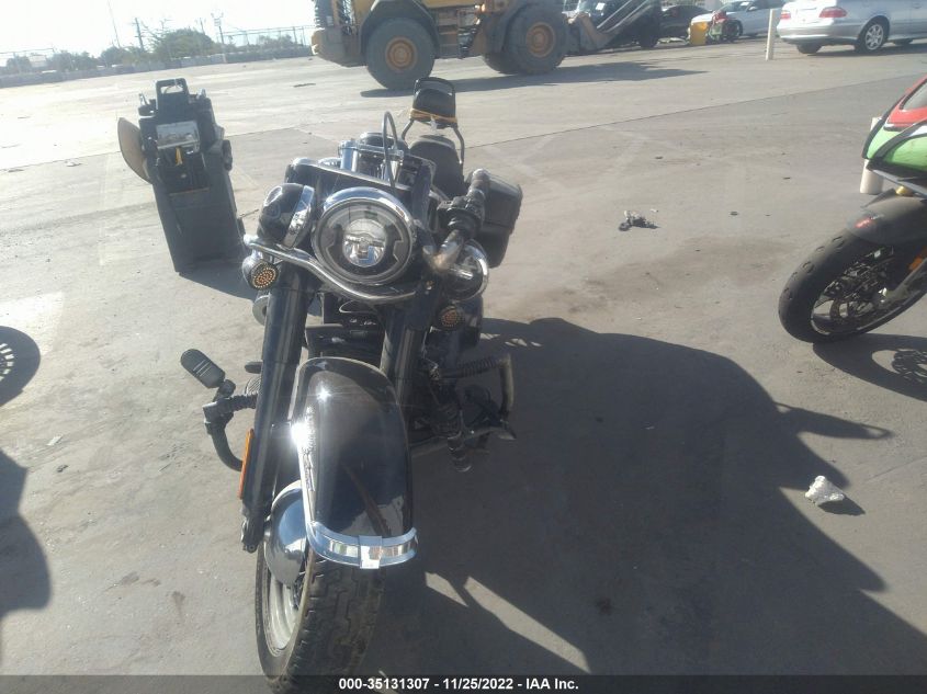 2018 HARLEY-DAVIDSON FLHCS HERITAGE CLASSIC 114 1HD1YBK31JC074896