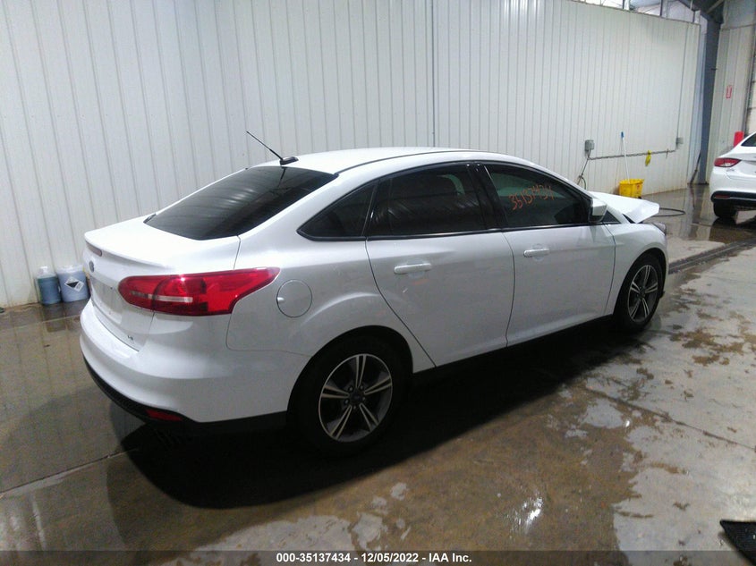 VIN 1FADP3F20JL204830 2018 FORD FOCUS SE