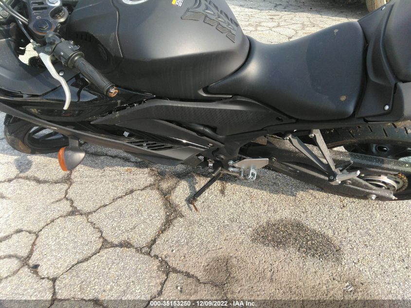 2019 YAMAHA YZFR3 MH3RH17Y8KK001441