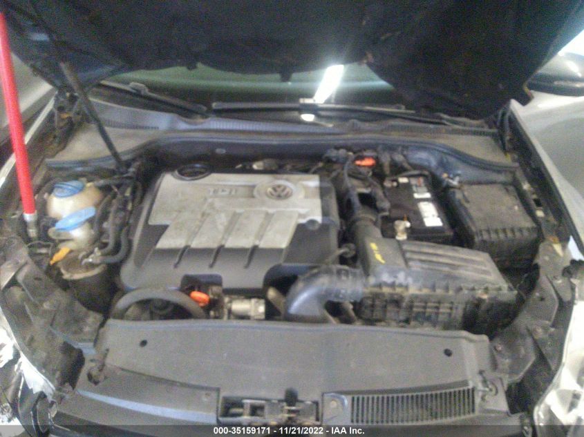 2013 VOLKSWAGEN GOLF TDI W/SUNROOF & NAV - WVWDM7AJ7DW027351