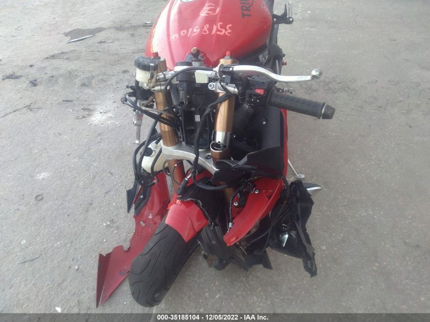 2015 TRIUMPH MOTORCYCLE DAYTONA 675 - SMTA01YK6FJ670950