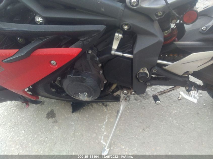 2015 TRIUMPH MOTORCYCLE DAYTONA 675 - SMTA01YK6FJ670950