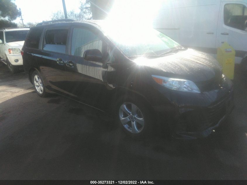 5TDKZ3DC0JS943797 2018 TOYOTA SIENNA - Image 1