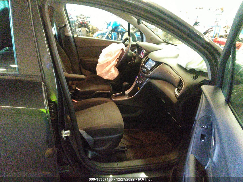 VIN 3GNCJKSB7LL211814 2020 CHEVROLET TRAX LS