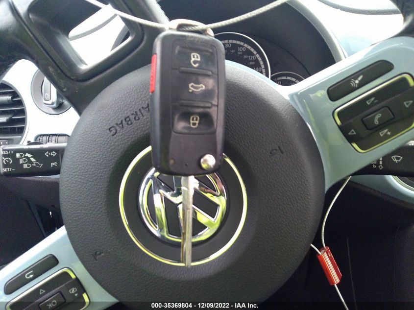 2013 VOLKSWAGEN BEETLE COUPE 2.5L W/SUN - 3VWJP7AT4DM674251