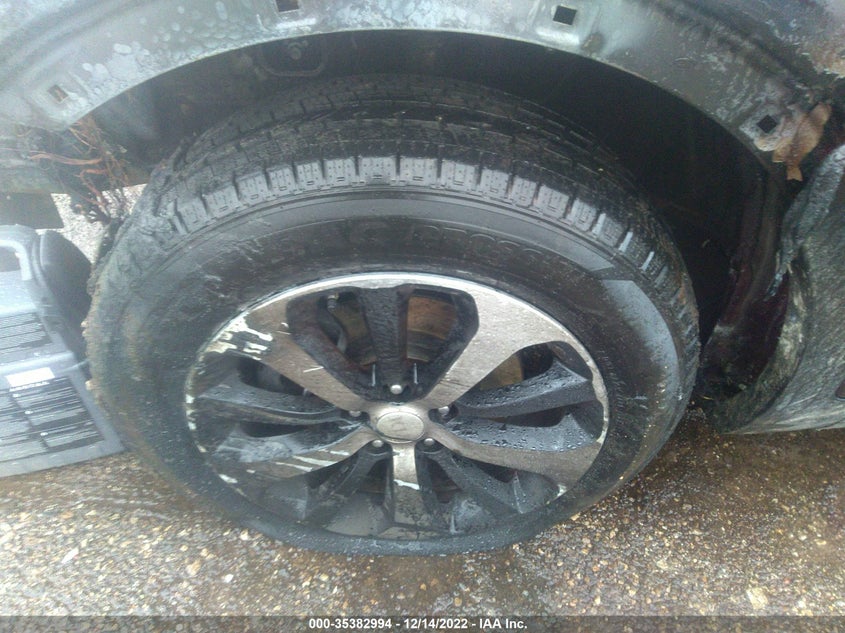 VIN 5XYPHDA55JG427663 2018 KIA SORENTO EX V6