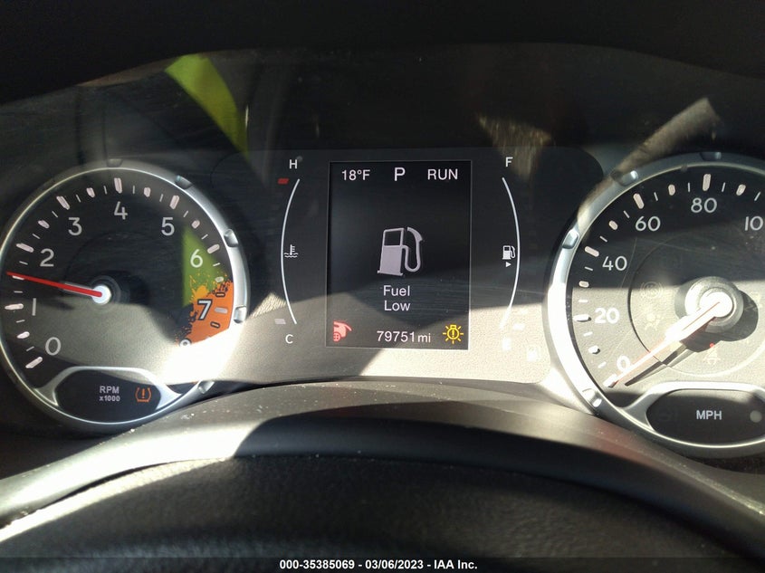 VIN ZACCJBAB3JPH99211 2018 JEEP RENEGADE SPORT