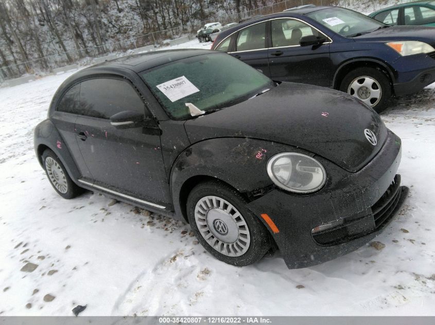2014 VOLKSWAGEN BEETLE COUPE 2.5L W/SUN - 3VWJX7AT8EM628293