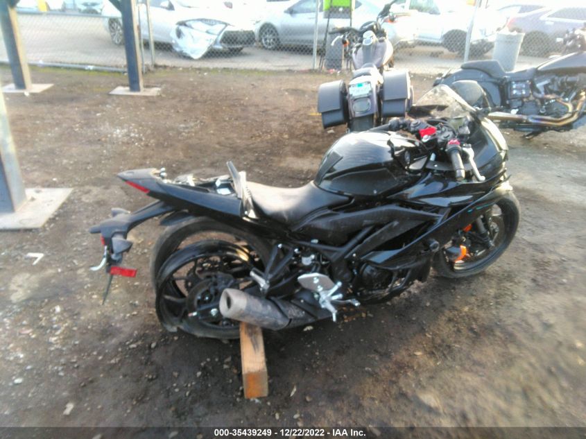 2022 YAMAHA YZFR3 A MH3RH18Y5NK008379