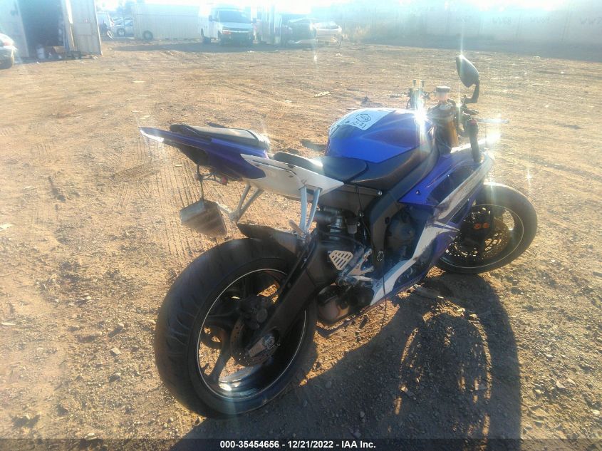 2011 YAMAHA YZFR6 C JYARJ16Y2BA004857