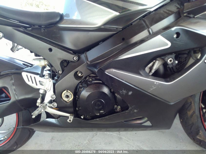 2006 SUZUKI GSX-R1000 JS1GT76A462106246