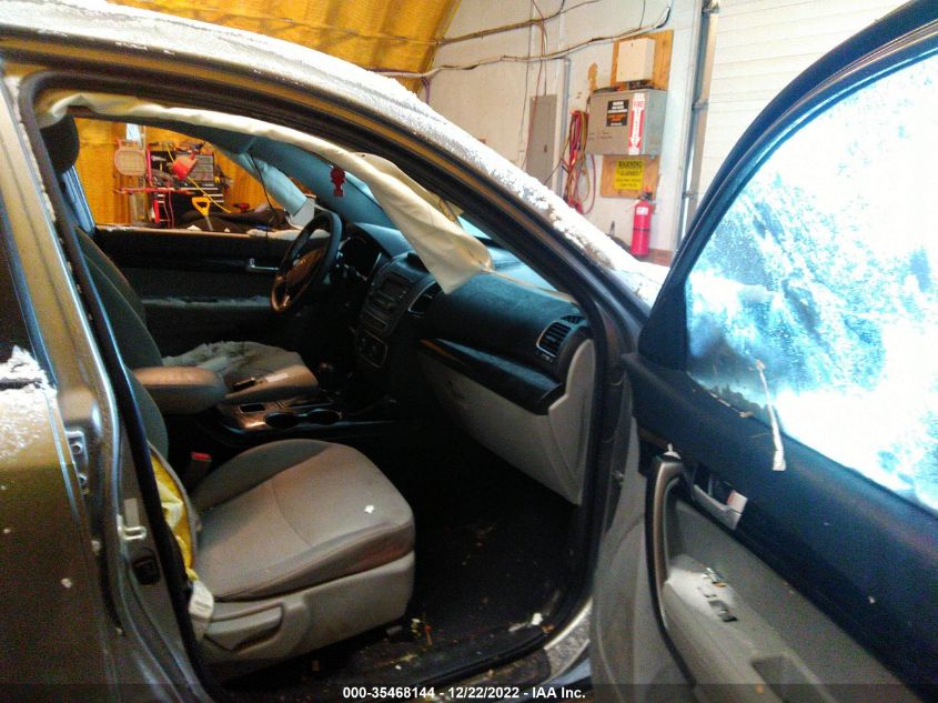 2014 KIA SORENTO LX - 5XYKT3A64EG547097