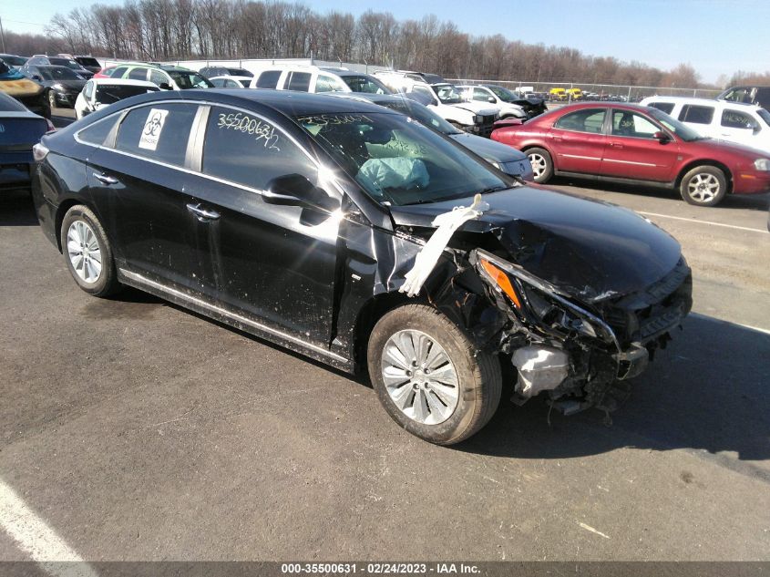 2017 HYUNDAI SONATA HYBRID SE - KMHE24L11HA045901