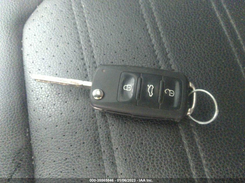 2013 VOLKSWAGEN GLI AUTOBAHN W/NAV 3VW5A7AJ1DM390044