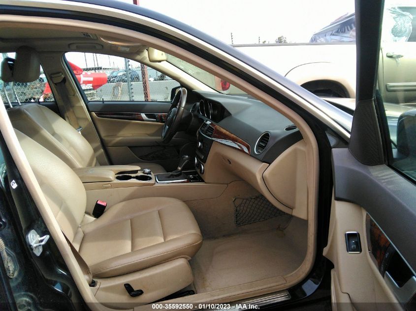 2013 MERCEDES-BENZ C-CLASS C 300 WDDGF8AB6DR284446