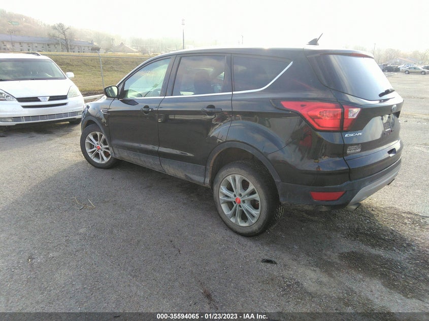VIN 1FMCU0GD5KUB10009 2019 FORD ESCAPE SE