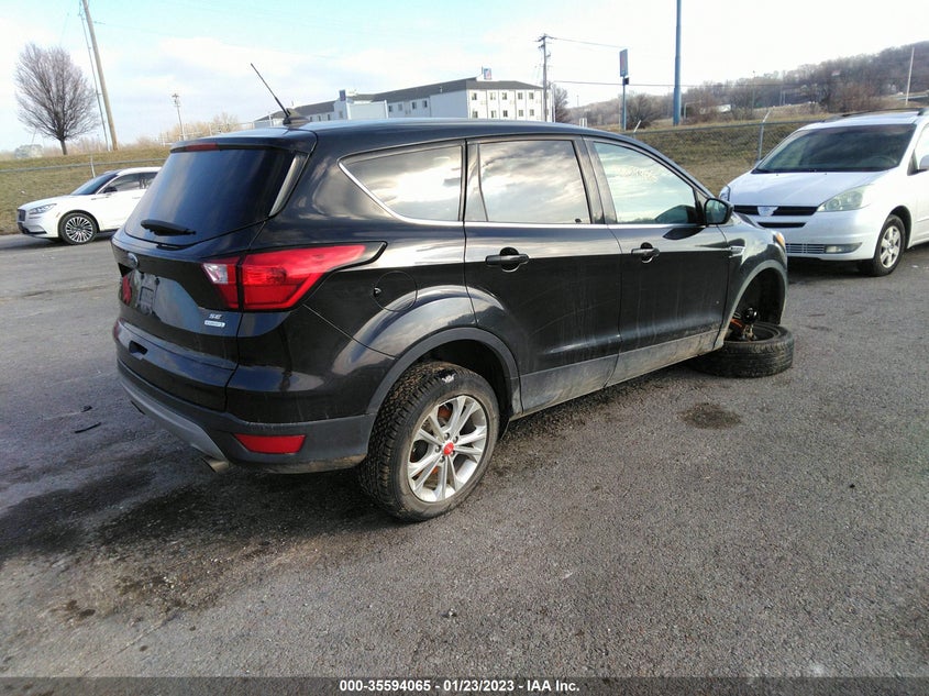 VIN 1FMCU0GD5KUB10009 2019 FORD ESCAPE SE