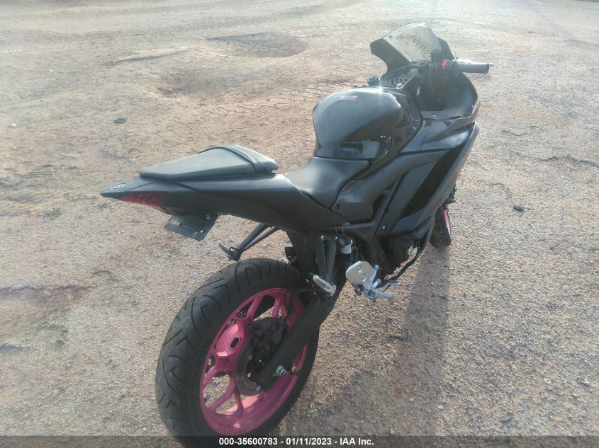 2021 YAMAHA YZFR3 A MH3RH18Y2MK006197