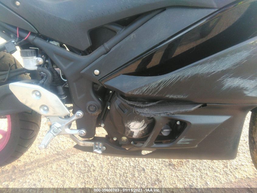 2021 YAMAHA YZFR3 A MH3RH18Y2MK006197