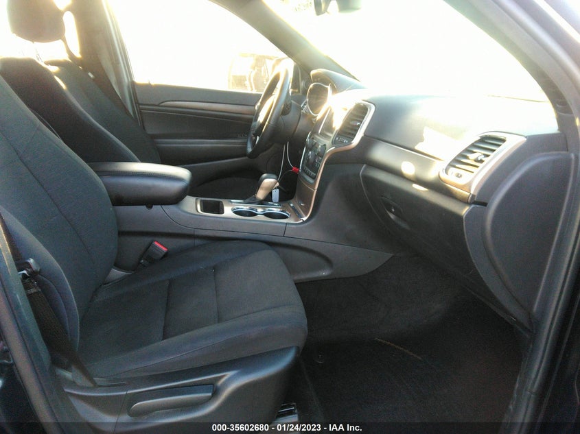 VIN 1C4RJFAG2HC843369 2017 JEEP GRAND CHEROKEE LAREDO