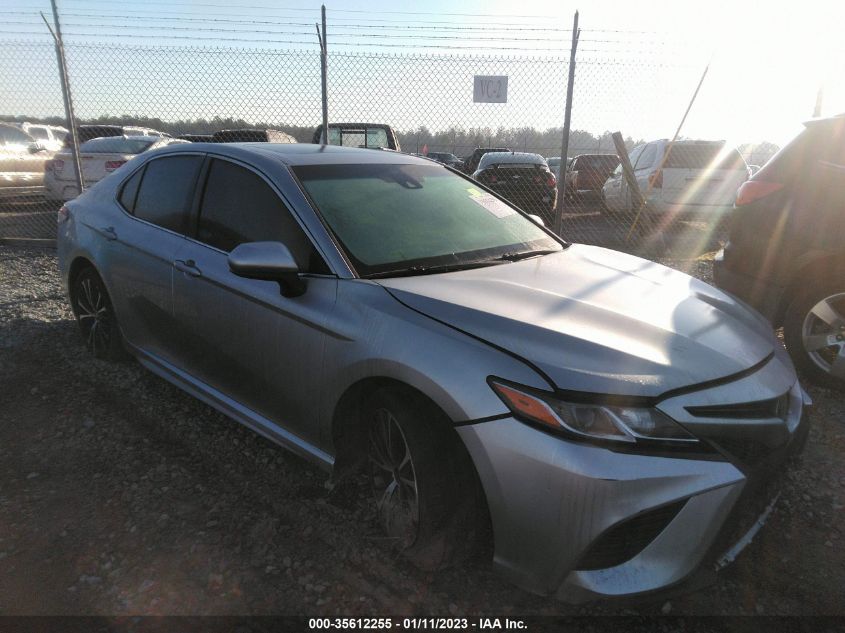 VIN 4T1B11HK5JU150029 2018 TOYOTA CAMRY no.1