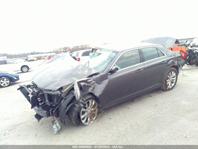 VIN 2C3CCARG2JH324689 2018 CHRYSLER 300 TOURING