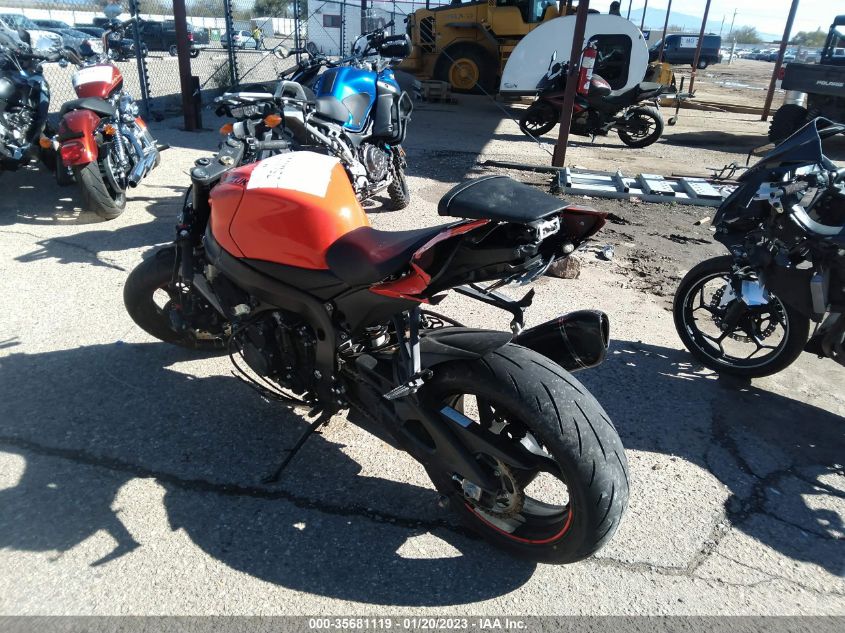 2022 SUZUKI GSX-R600 - JS1GN7FA8N7100462