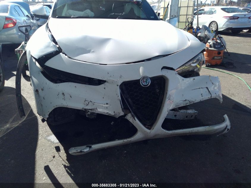 VIN ZASFAKNN1J7B96005 2018 ALFA ROMEO STELVIO TI SPORT