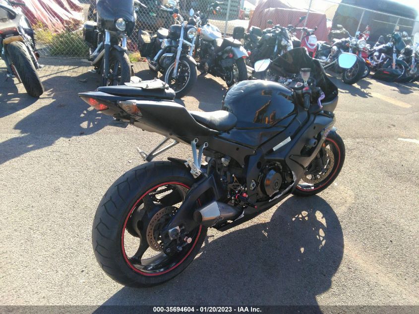 2005 SUZUKI GSX-R1000 JS1GT76A352108911