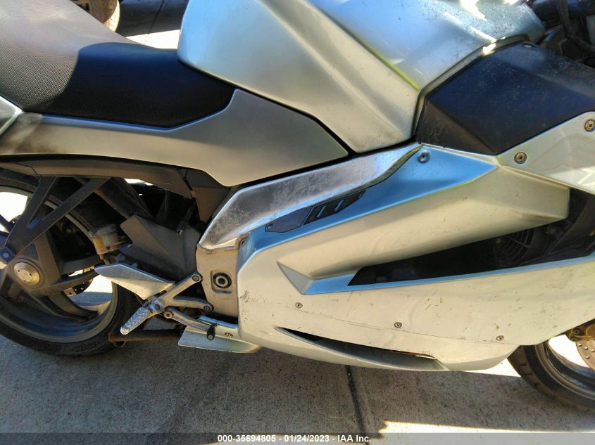 2001 APRILIA RST FUTURA - ZD4PWD0151S000048