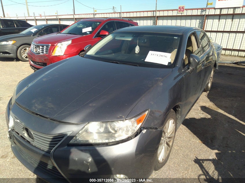 Image 2 of 2015 LEXUS ES 350  salvage vehicle - Lot #35712056 at IAAI