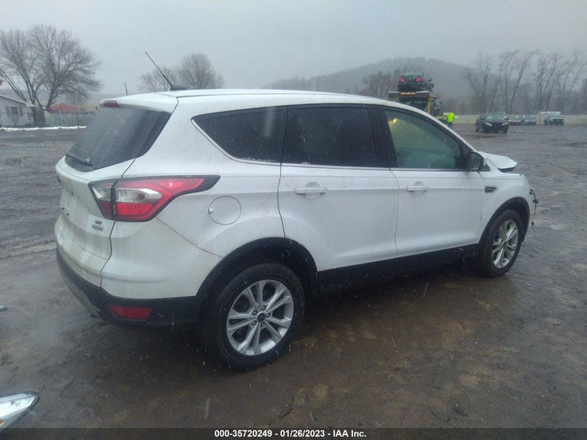 VIN 1FMCU0GD4HUB13489 2017 FORD ESCAPE SE