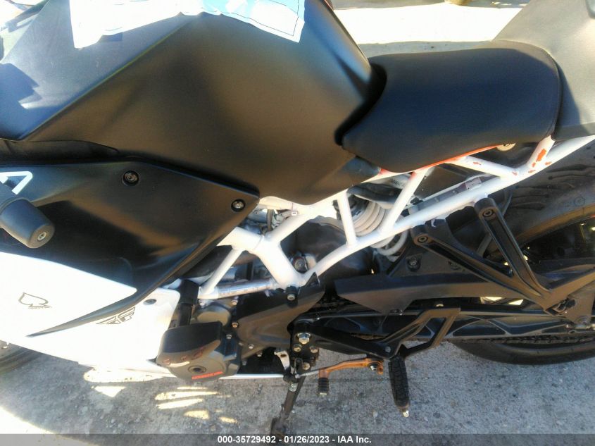 2016 KTM 390 DUKE MD2JYJ40XGC247428