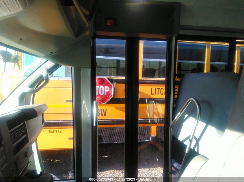 2017 Mcrl Bus   White vin: 1HA3GSBG4HN004786